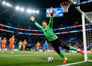 守门员超常发挥，成功率领球队赢得重要胜利