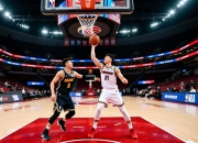 勇士力克火箭胜负之外更多的是拼搏和信念