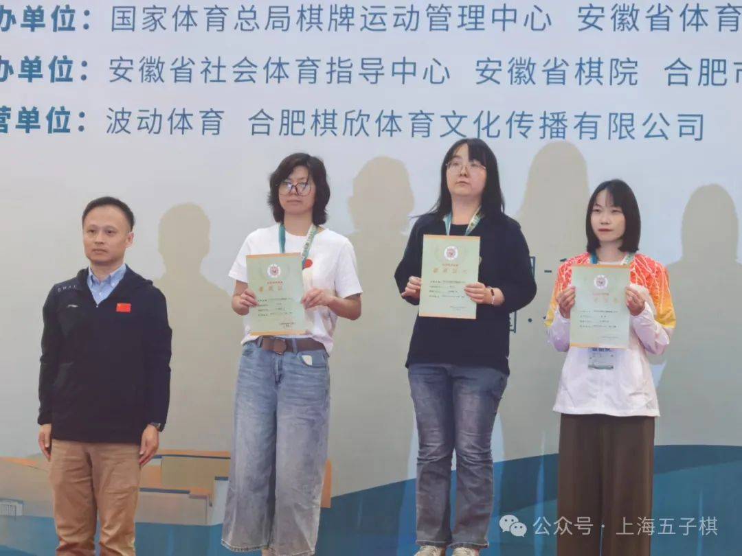 上海队主教练病愈重返赛场指挥